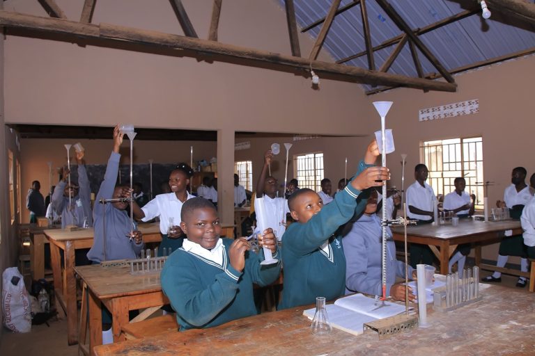 Science Laboratory Practical 768x512