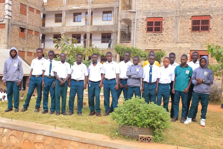 Senior Students And Staff 01 768x512